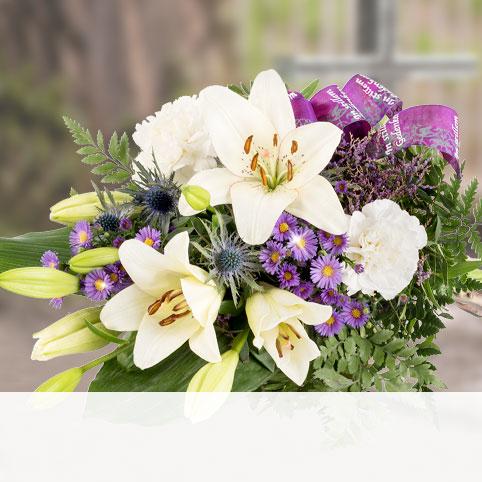 Blumen und Präsente von 123Blumenversand. Angebot "Liegestrauß mit lila Schleife" ab 24.90 zzgl. Lieferung.